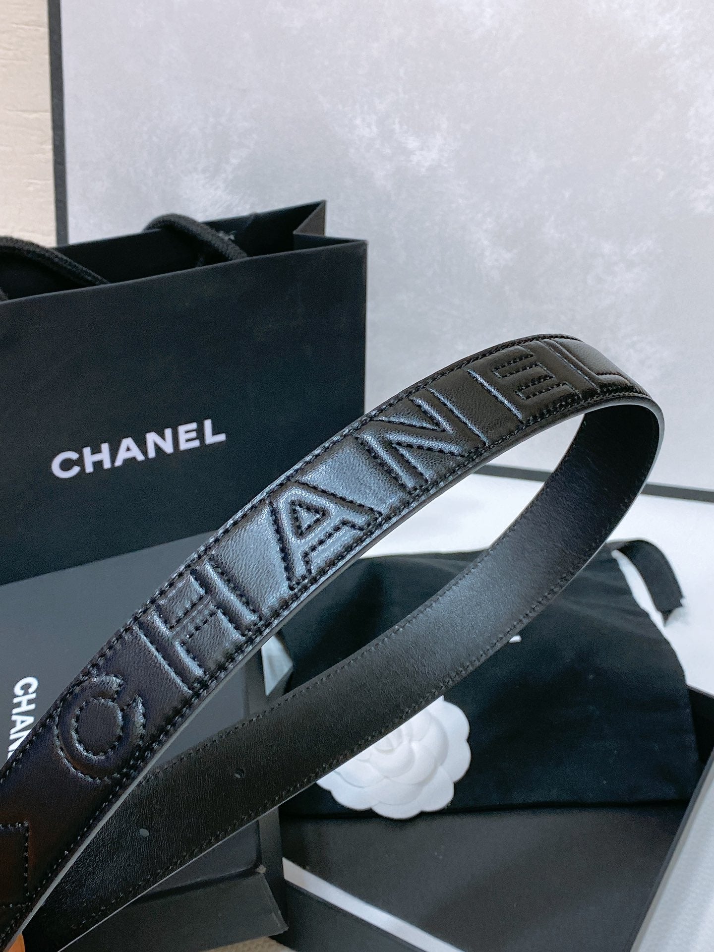CHANEL 30MM BELT IN BLACK EMBROIDERED CALFSKIN WHITE MIX BLACK METAL HARDWARE