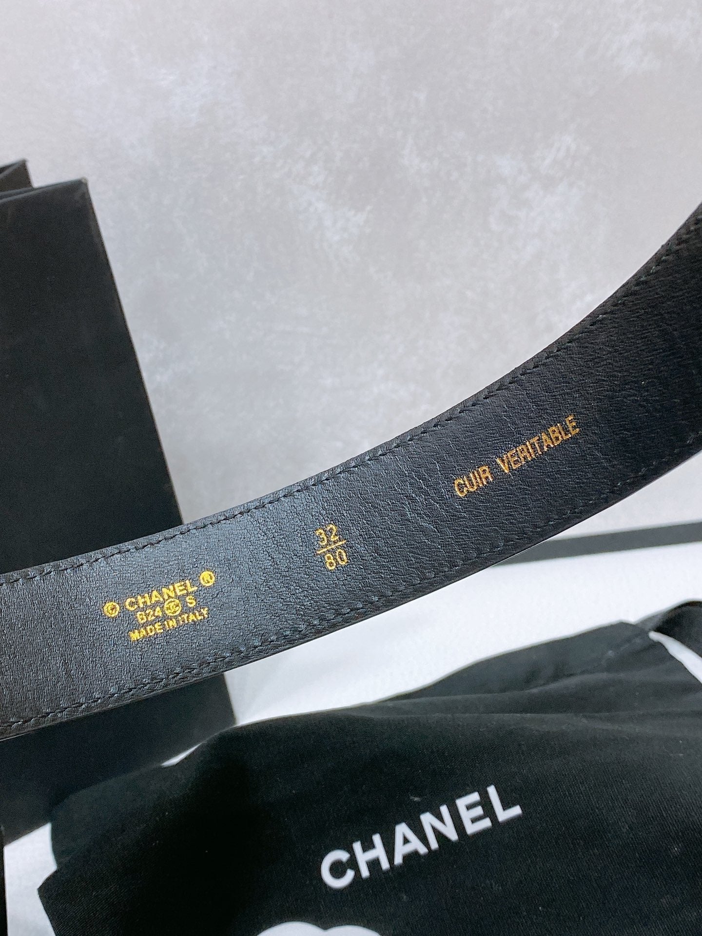 CHANEL 30MM BELT IN BLACK EMBROIDERED CALFSKIN WHITE MIX BLACK METAL HARDWARE