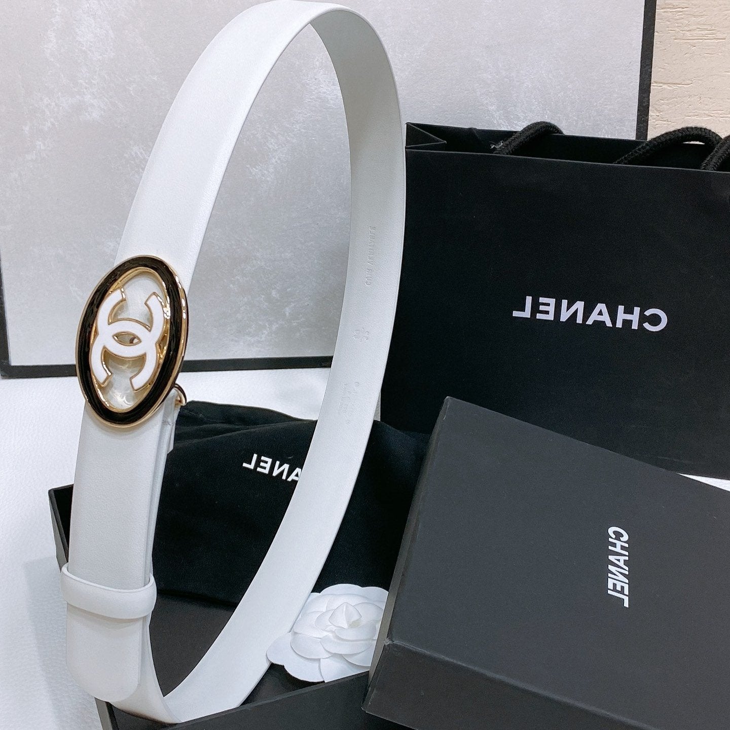 CHANEL 30MM BELT IN WHITE SMOOTH CALFSKIN WHITE MIX BLACK METAL HARDWARE