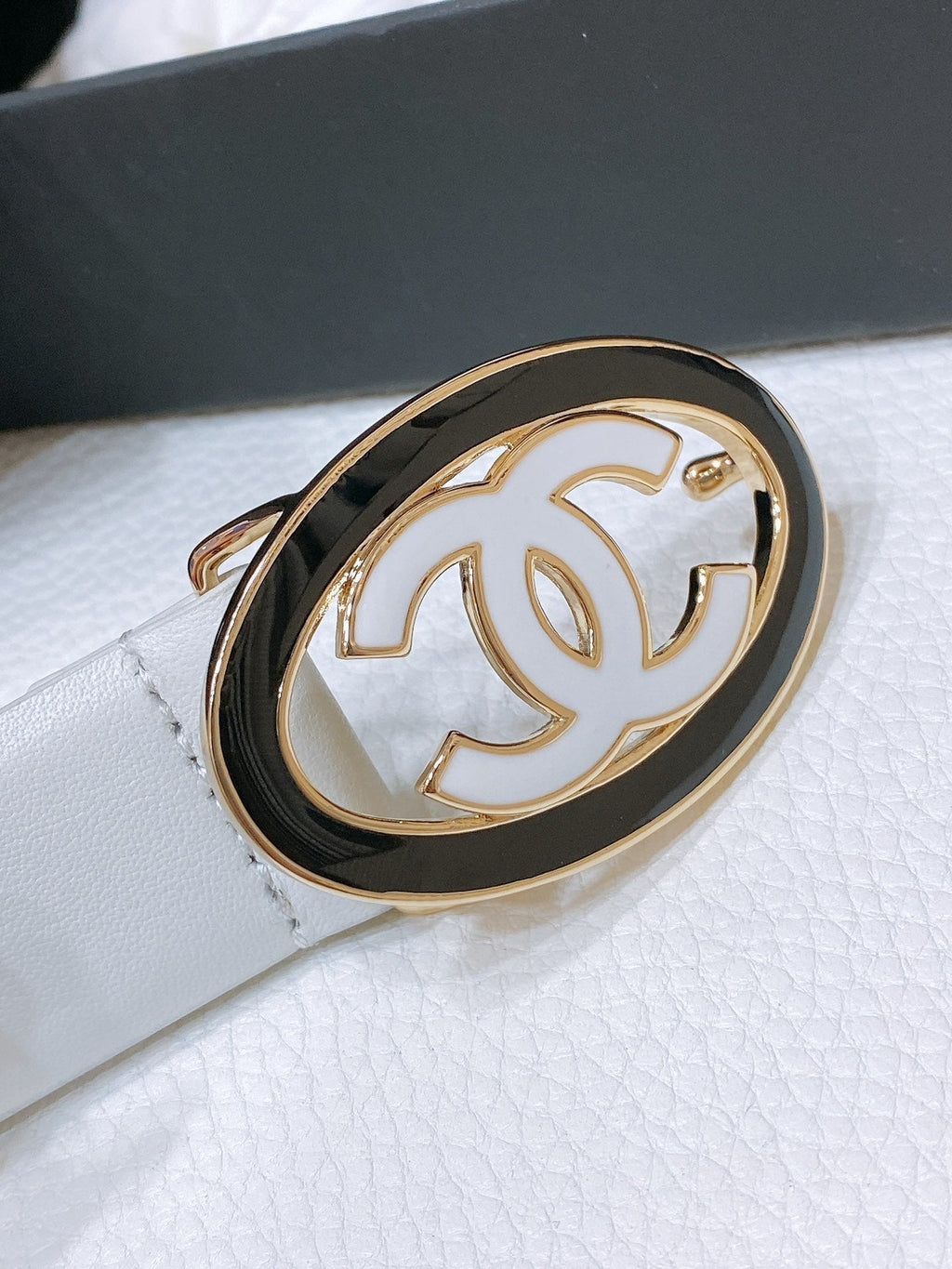 CHANEL 30MM BELT IN WHITE SMOOTH CALFSKIN WHITE MIX BLACK METAL HARDWARE