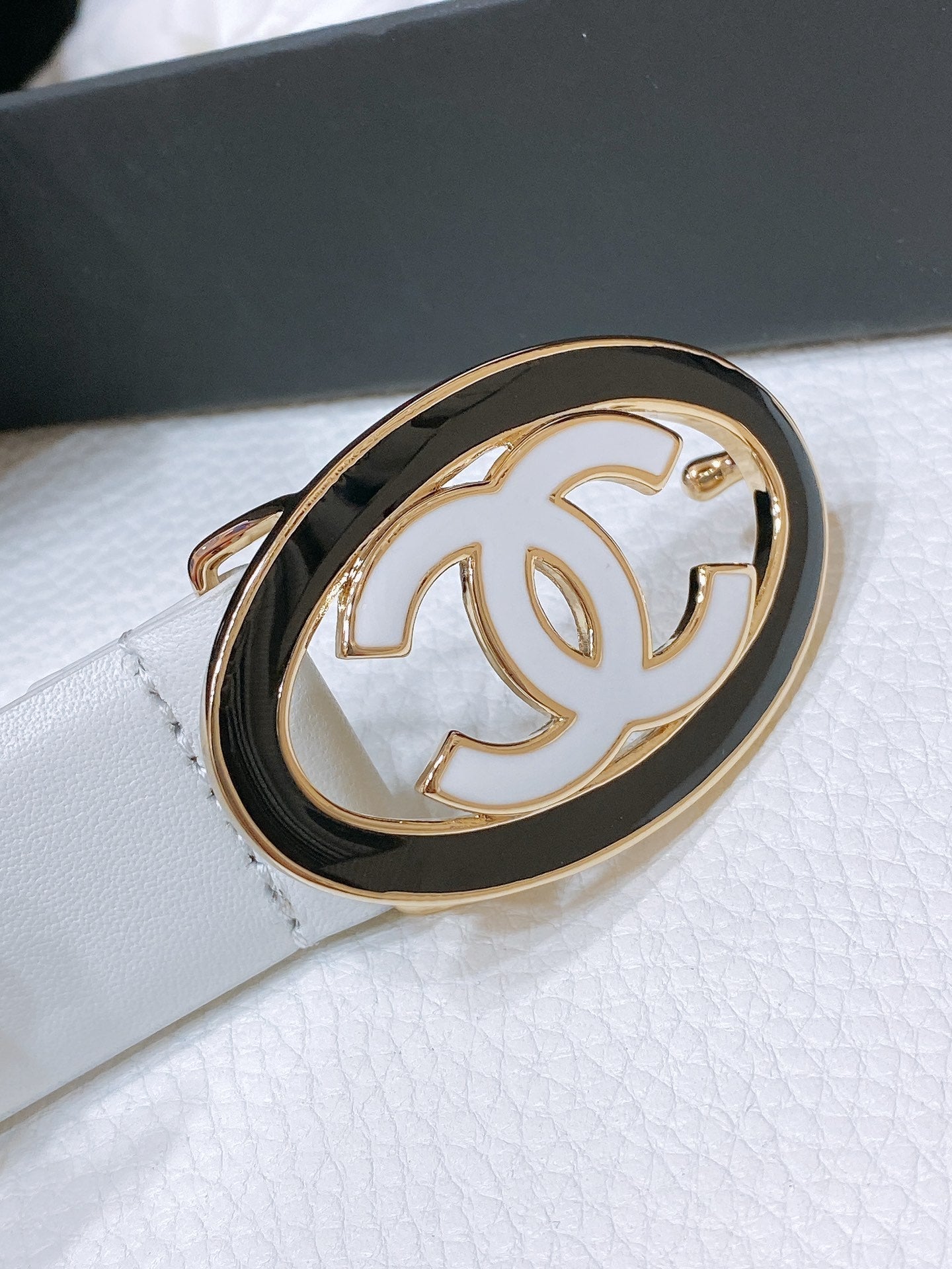 CHANEL 30MM BELT IN WHITE SMOOTH CALFSKIN WHITE MIX BLACK METAL HARDWARE