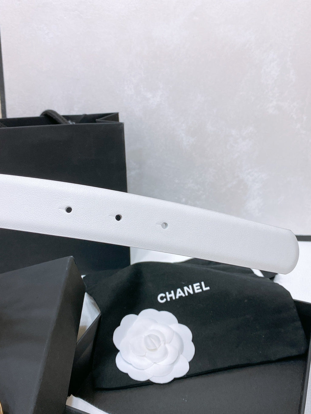 CHANEL 30MM BELT IN WHITE SMOOTH CALFSKIN WHITE MIX BLACK METAL HARDWARE
