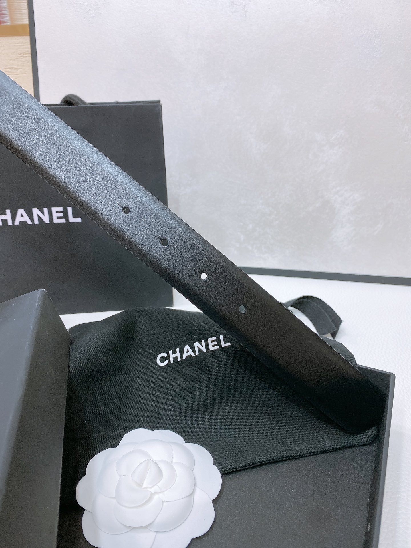 CHANEL 30MM BELT IN BLACK SMOOTH CALFSKIN WHITE MIX BLACK METAL HARDWARE