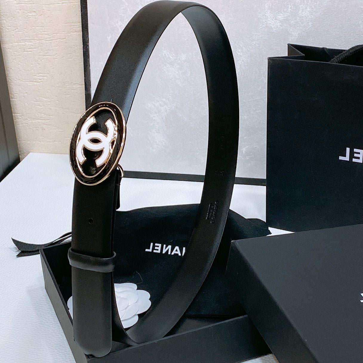 CHANEL 30MM BELT IN BLACK SMOOTH CALFSKIN WHITE MIX BLACK METAL HARDWARE