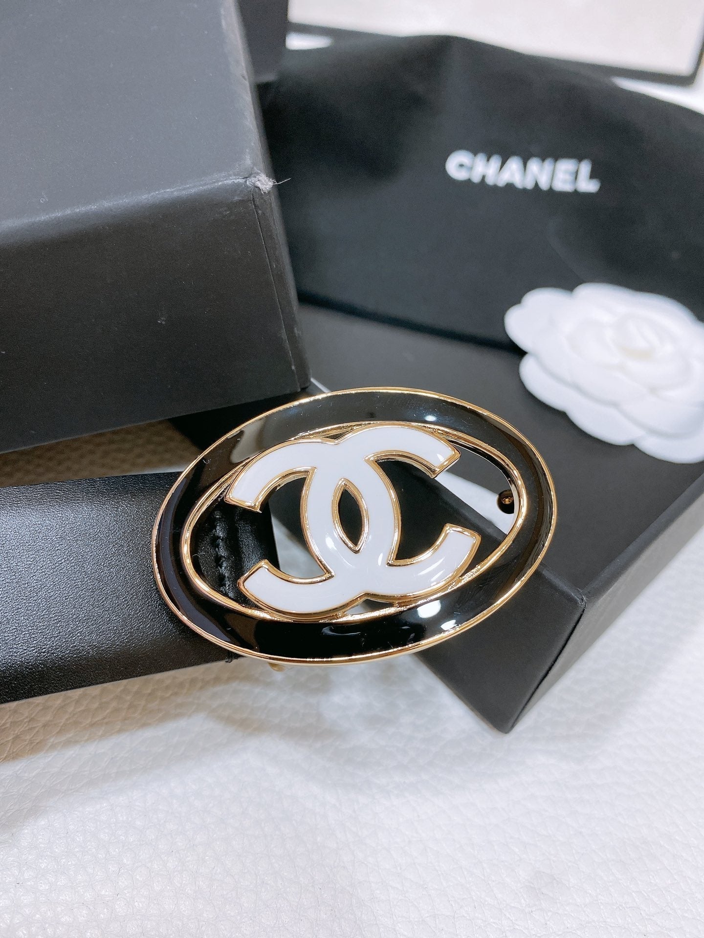 CHANEL 30MM BELT IN BLACK SMOOTH CALFSKIN WHITE MIX BLACK METAL HARDWARE