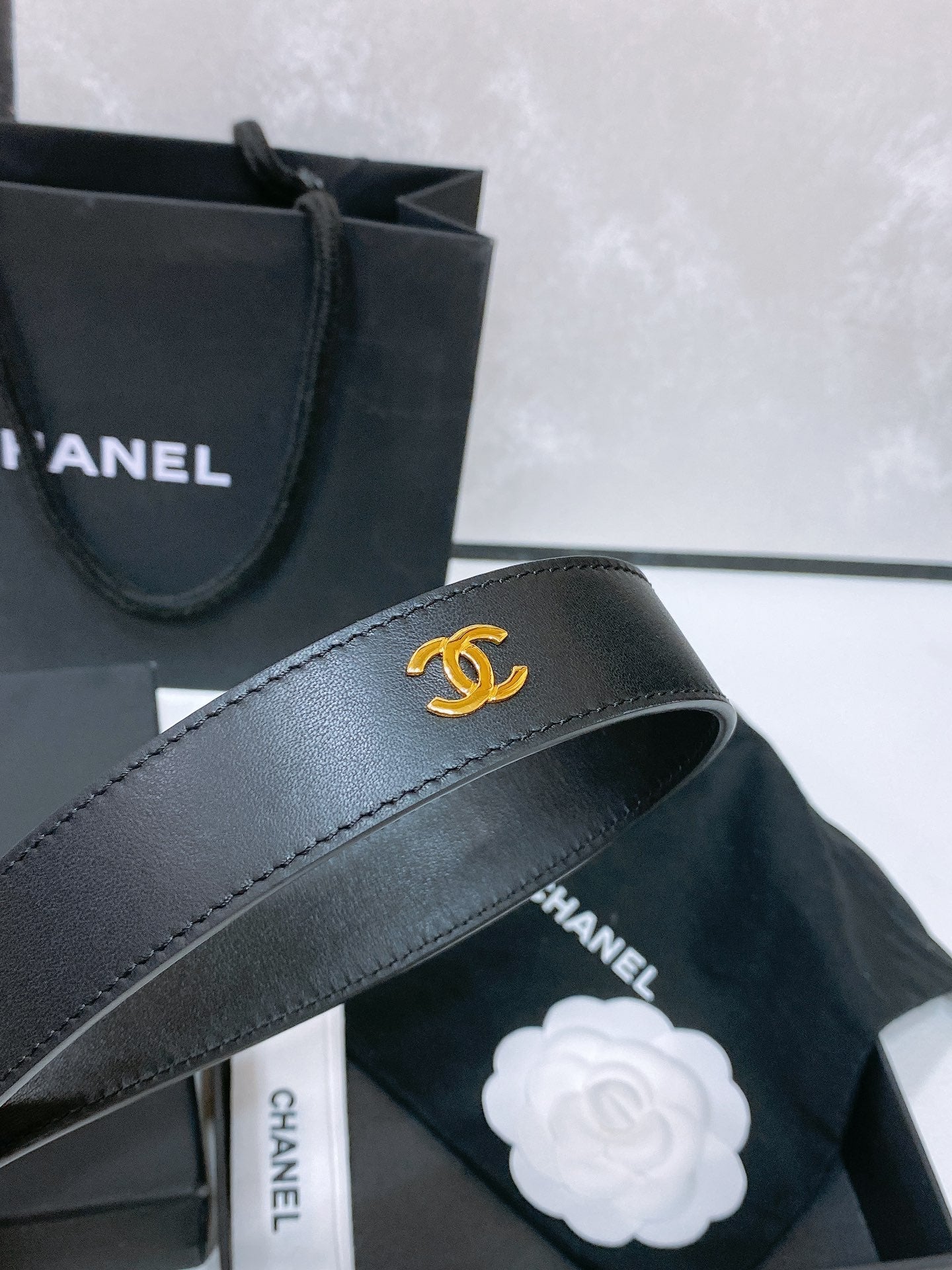 CHANEL BELT 30 MM IN BLACK CALFSKIN PEARL LOGO WITH GOLD HARDWARE