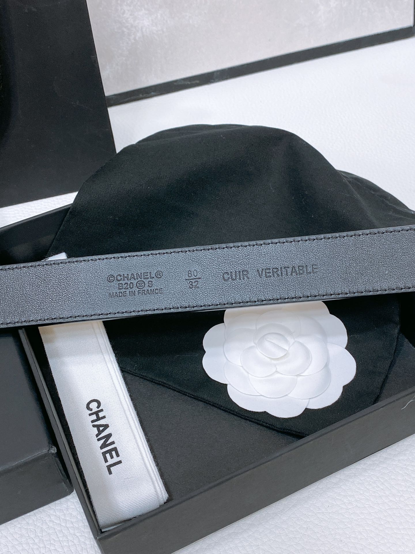 CHANEL BELT 30 MM IN BLACK CALFSKIN PEARL LOGO WITH GOLD HARDWARE