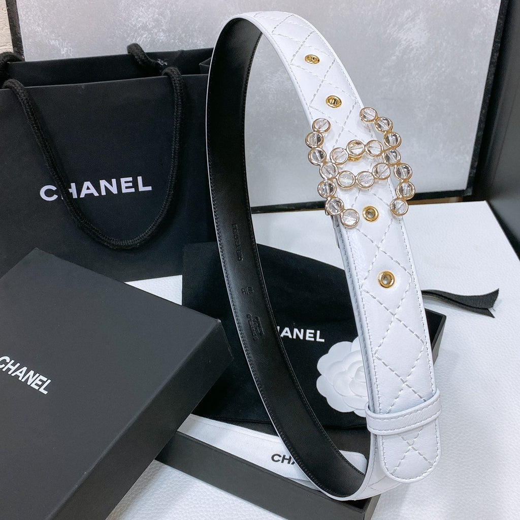 CHANEL BELT 30 MM IN WHITE EMBROIDERED CALFSKIN PEARL LOGO WITH GOLD HARDWARE