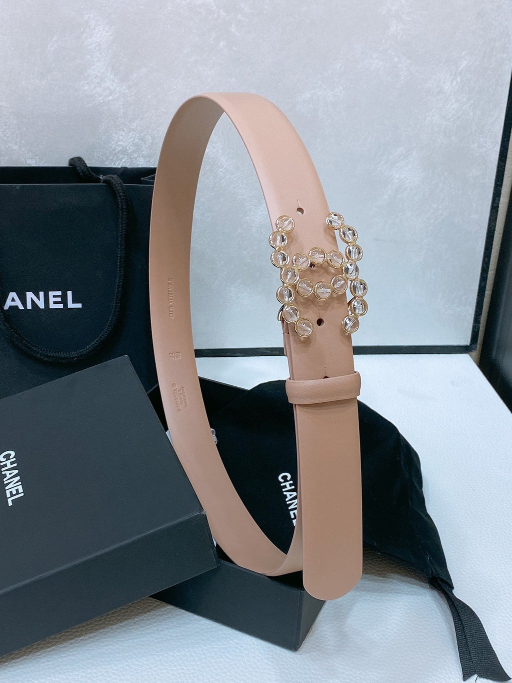 CHANEL BELT 30 MM IN ALMOND BEIGE CALFSKIN PEARL LOGO WITH GOLD HARDWARE