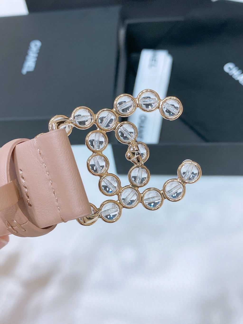 CHANEL BELT 30 MM IN ALMOND BEIGE CALFSKIN PEARL LOGO WITH GOLD HARDWARE