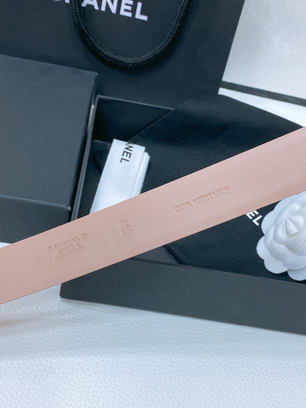 CHANEL BELT 30 MM IN ALMOND BEIGE CALFSKIN PEARL LOGO WITH GOLD HARDWARE