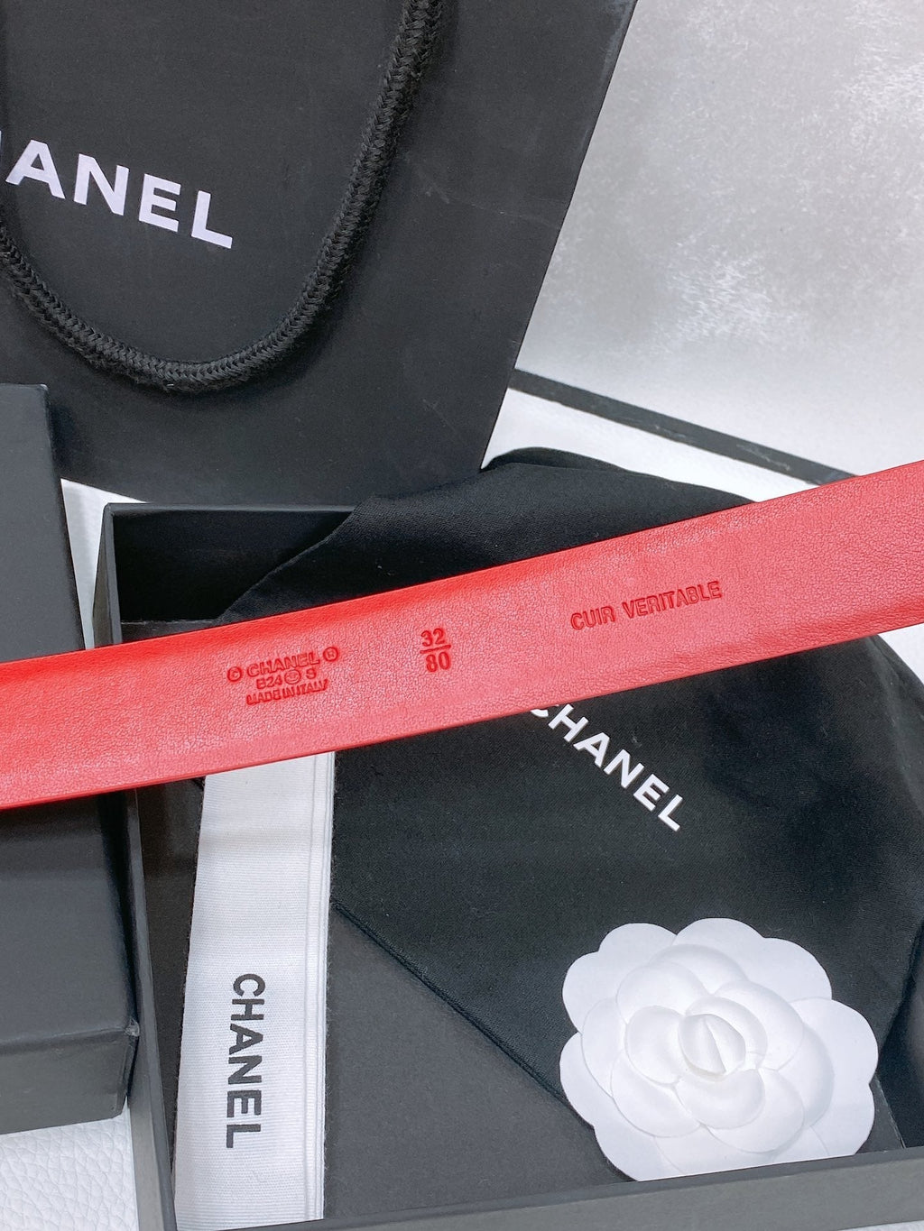 CHANEL BELT 30 MM IN CHERRY RED CALFSKIN PEARL LOGO WITH GOLD HARDWARE