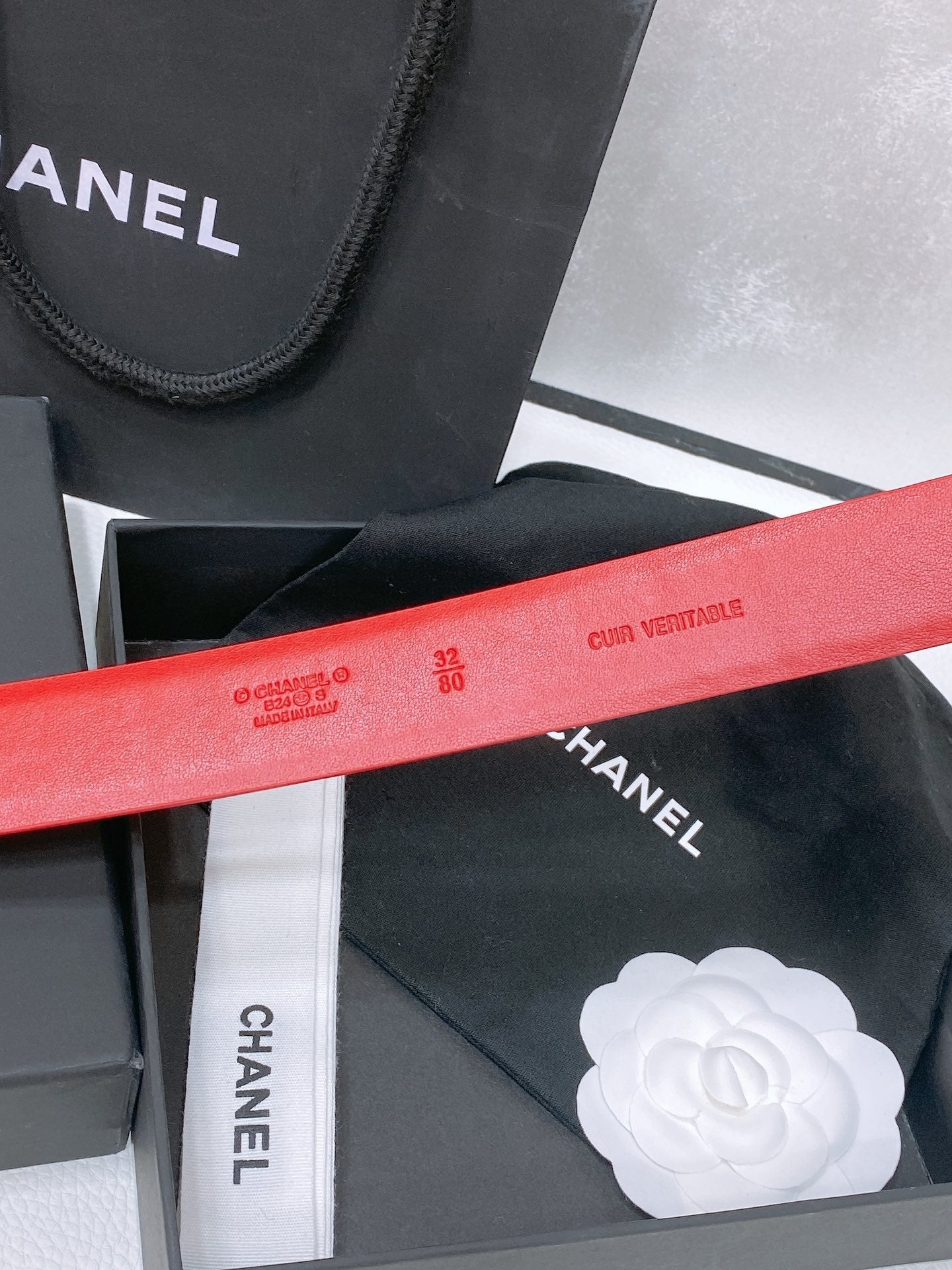 CHANEL BELT 30 MM IN CHERRY RED CALFSKIN PEARL LOGO WITH GOLD HARDWARE