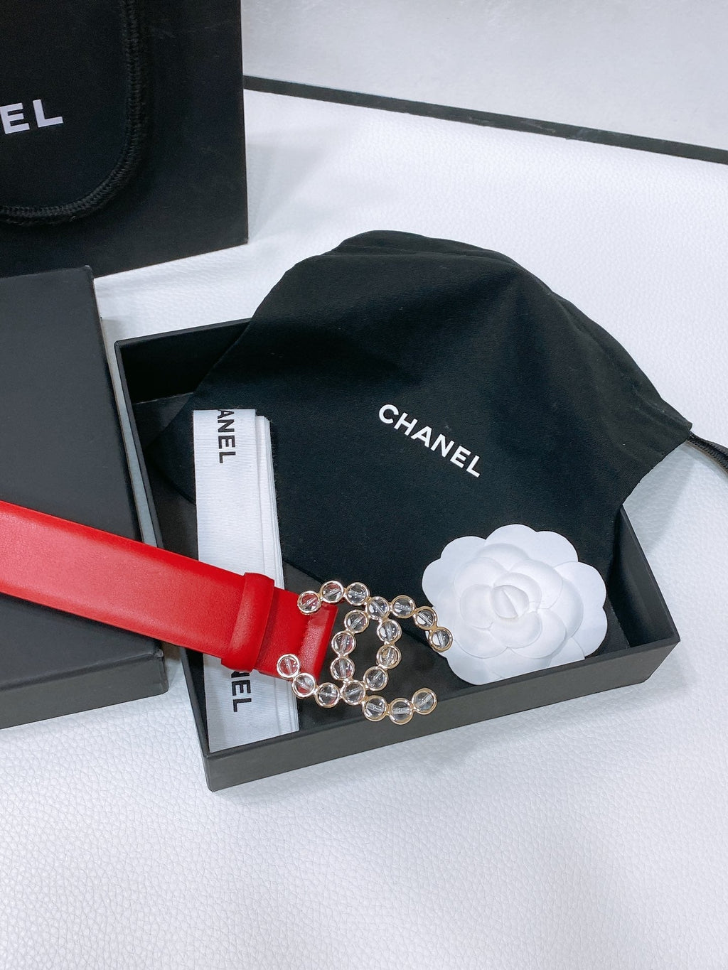 CHANEL BELT 30 MM IN CHERRY RED CALFSKIN PEARL LOGO WITH GOLD HARDWARE