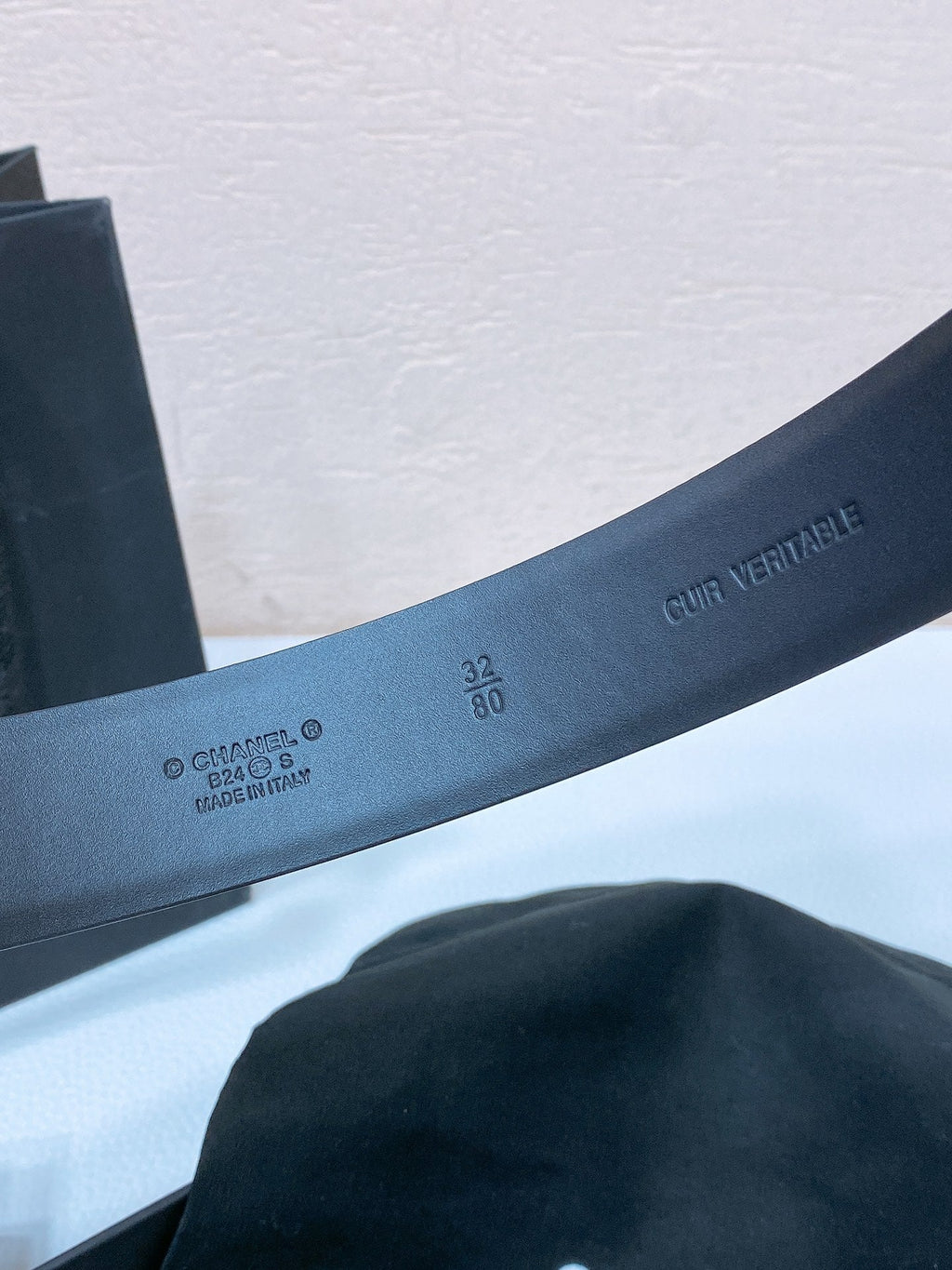 CHANEL BELT 30 MM IN BLACK CALFSKIN PEARL LOGO