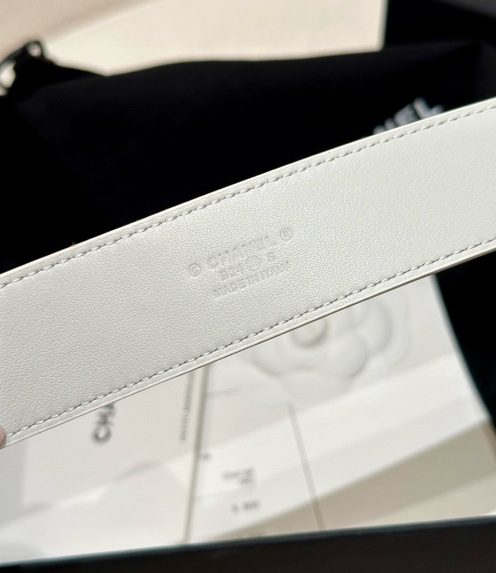 CHANEL DOUBLE C BELT 30MM IN WHITE CALFSKIN GOLD BUCKLE WITH EMBOSSED CHECK PATTERN