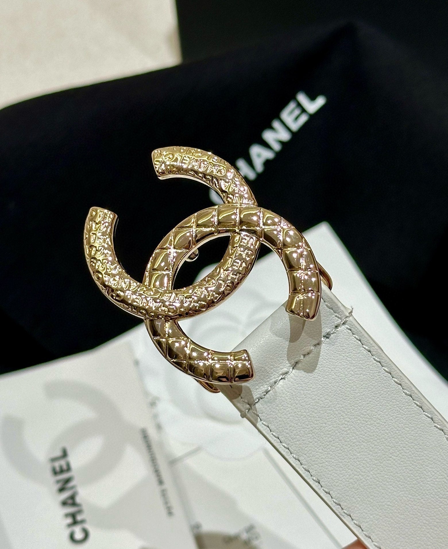 CHANEL DOUBLE C BELT 30MM IN WHITE CALFSKIN GOLD BUCKLE WITH EMBOSSED CHECK PATTERN