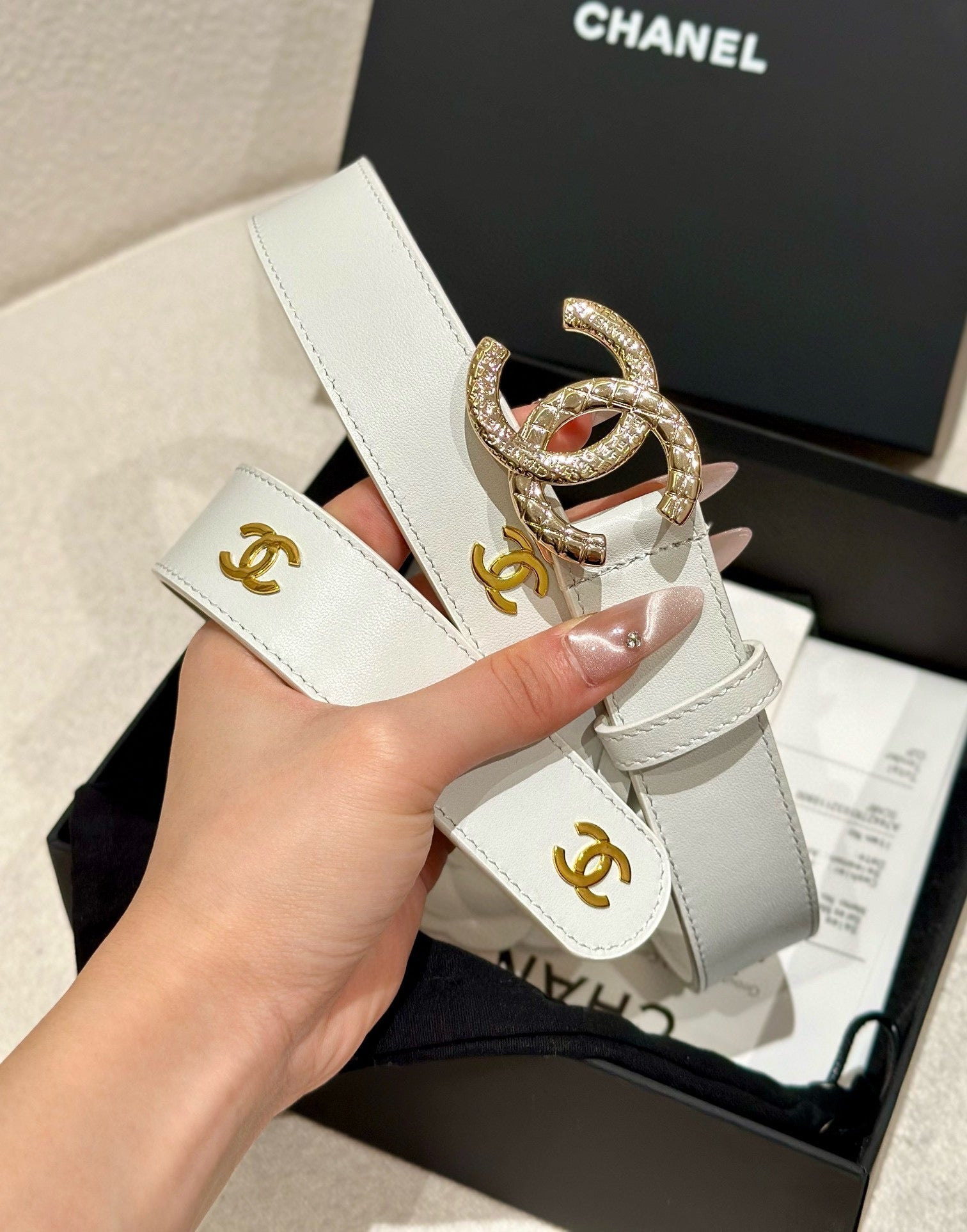 CHANEL DOUBLE C BELT 30MM IN WHITE CALFSKIN GOLD BUCKLE WITH EMBOSSED CHECK PATTERN