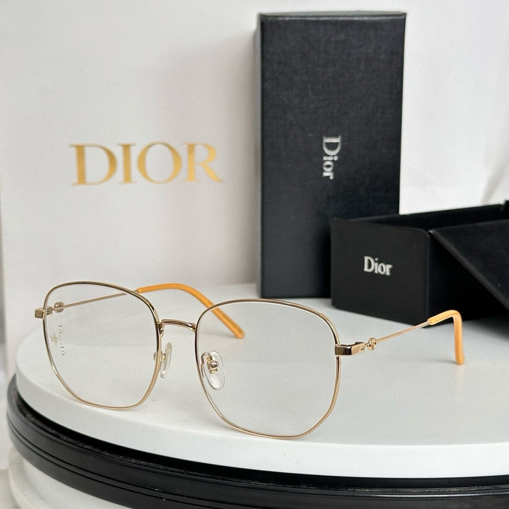 GUCCI SQUARE FRAME SUNGLASSES GG0396O IN METAL