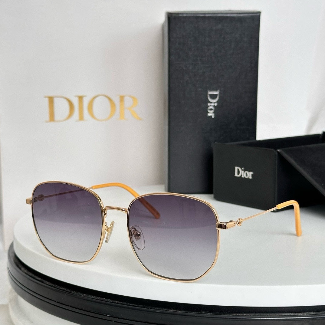 GUCCI SQUARE FRAME SUNGLASSES GG0396O IN METAL