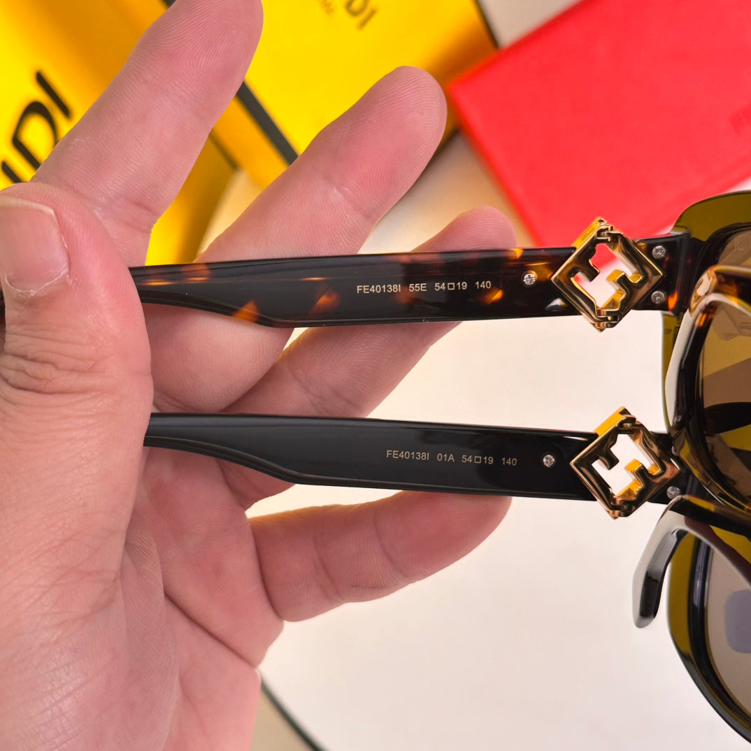 FENDI ROMA SQUARE FRAME SUNGLASSES FE40138I IN ACETATE