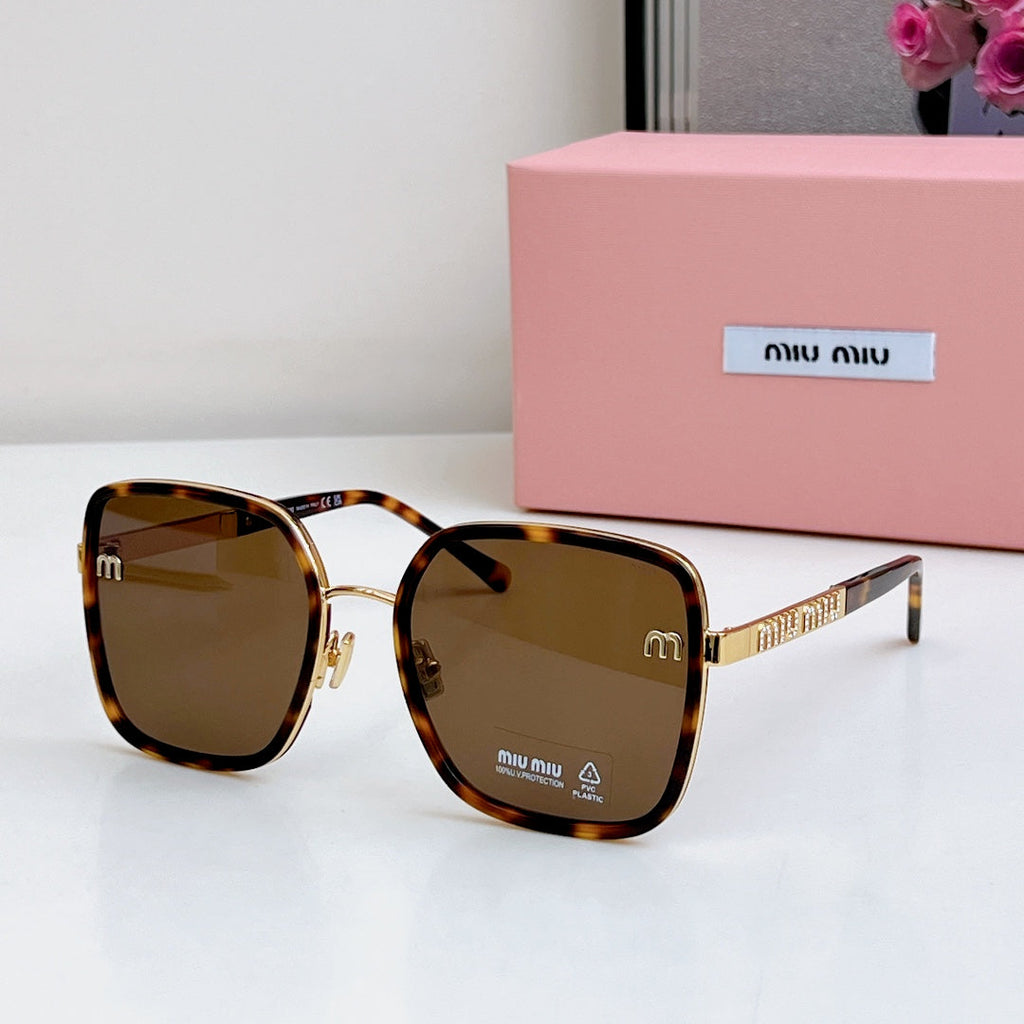 MIU MIU LOGO SQUARE SUNGLASSES 𝘚𝘔𝘜08𝘚 IN METAL