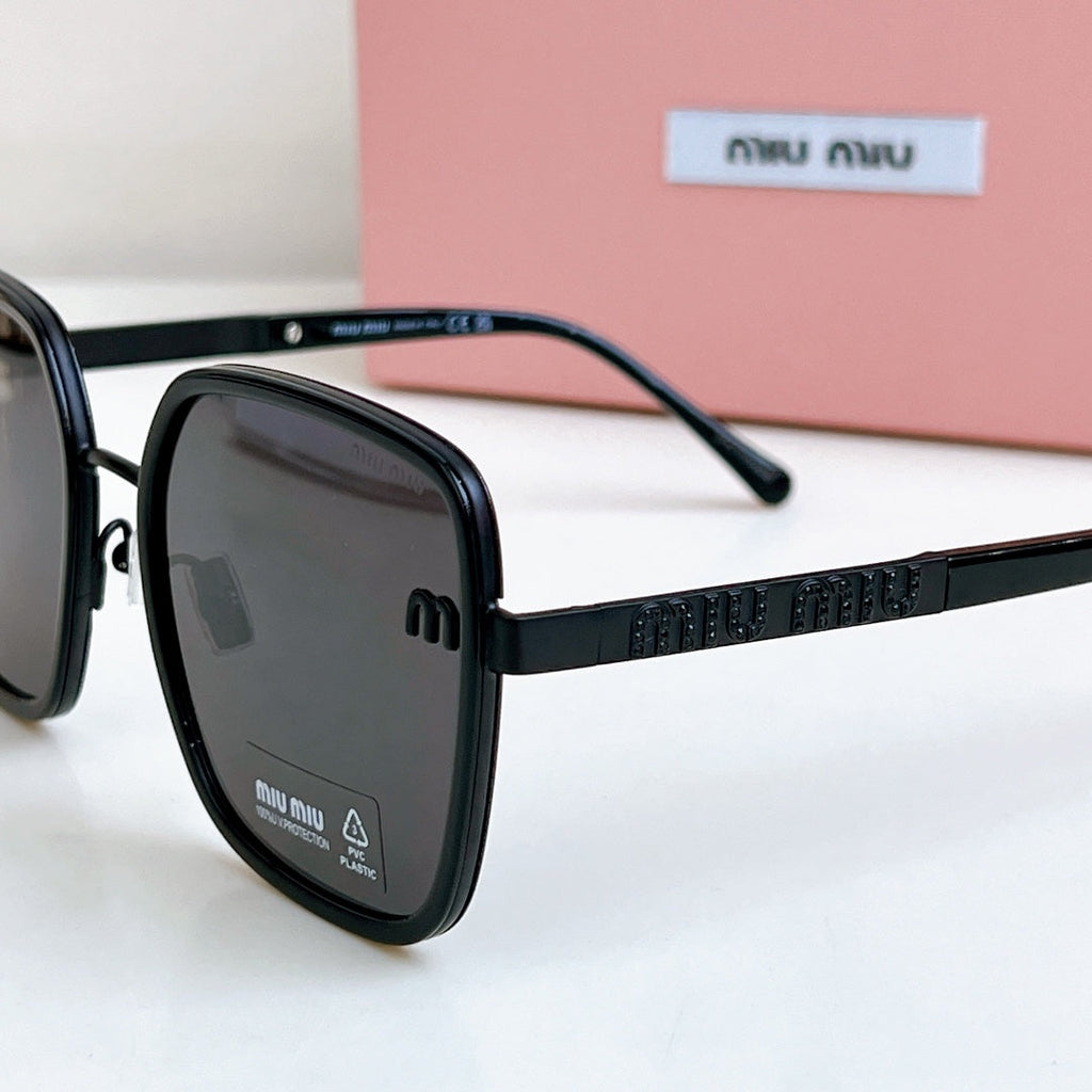 MIU MIU LOGO SQUARE SUNGLASSES 𝘚𝘔𝘜08𝘚 IN METAL