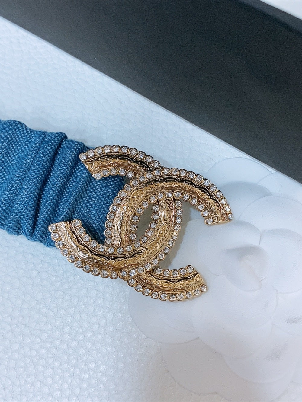 CHANEL DOUBLE C ELASTIC BELT 30MM IN BLUE DENIM WITH GOLD BUCKLE AND SIDE RHINESTONE DETAILING