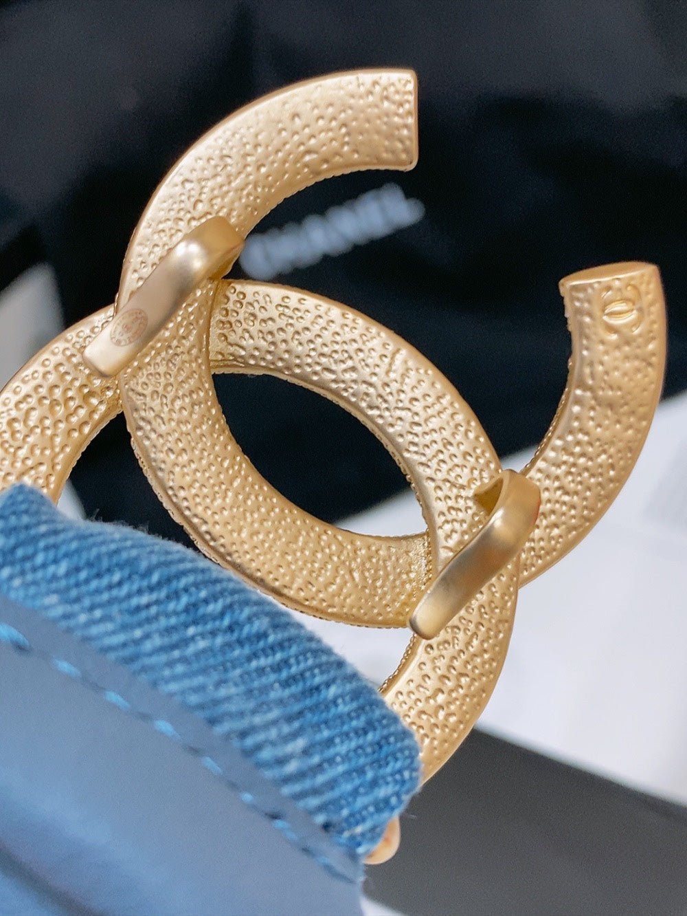 CHANEL DOUBLE C ELASTIC BELT 30MM IN BLUE DENIM GOLD BUCKLE EMBOSSED CRYSTAL