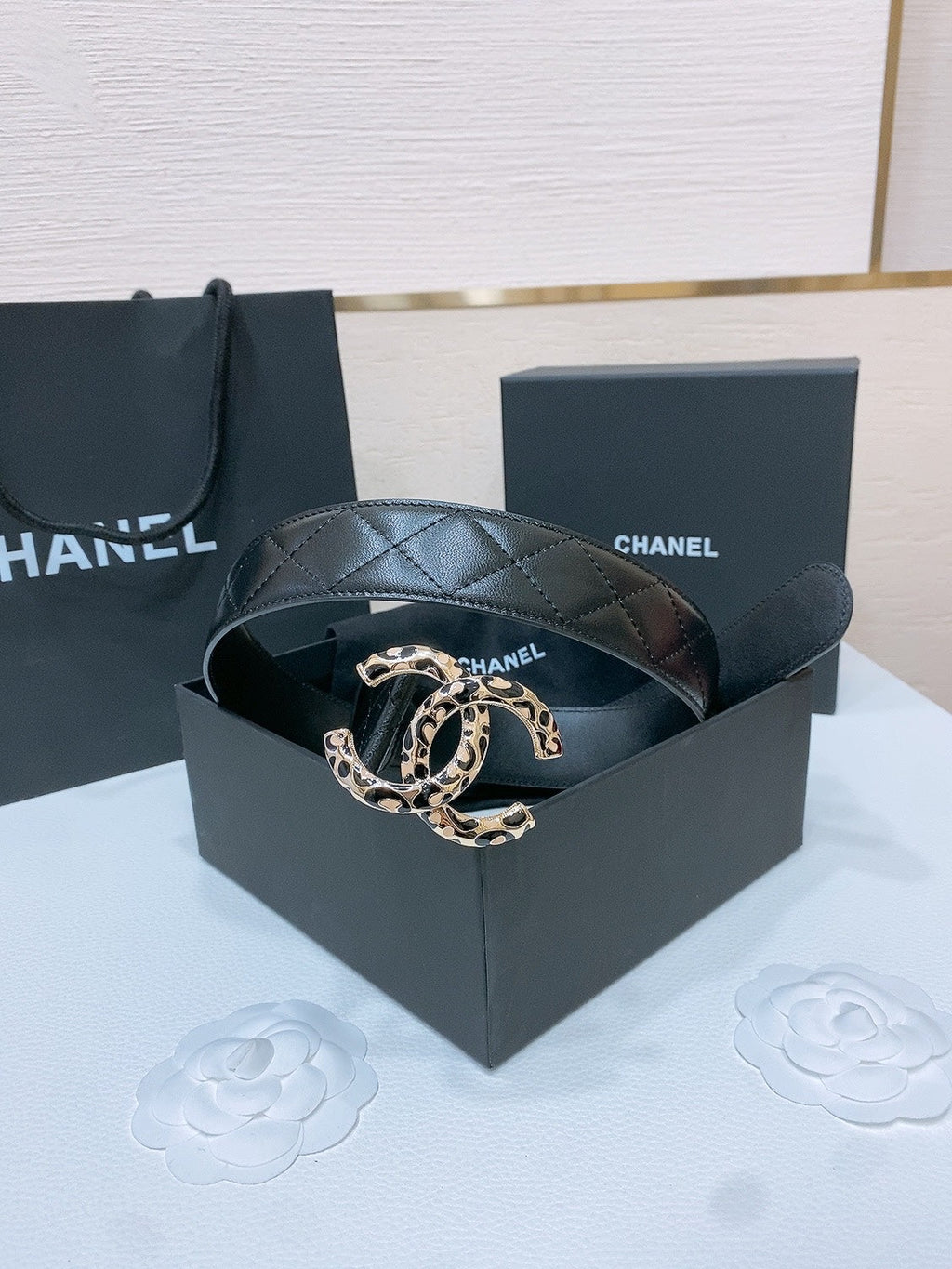 CHANEL DOUBLE C BELT 38MM IN BLACK QUILTED LAMBSKIN WITH BLACK AND BEIGE LEOPARD PRINT BUCKLE