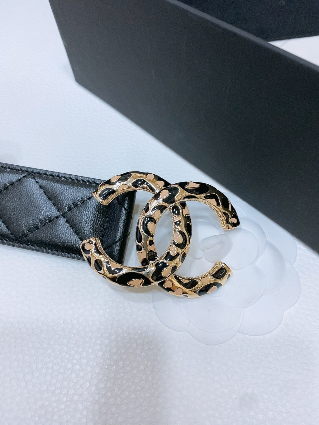 CHANEL DOUBLE C BELT 38MM IN BLACK QUILTED LAMBSKIN WITH BLACK AND BEIGE LEOPARD PRINT BUCKLE
