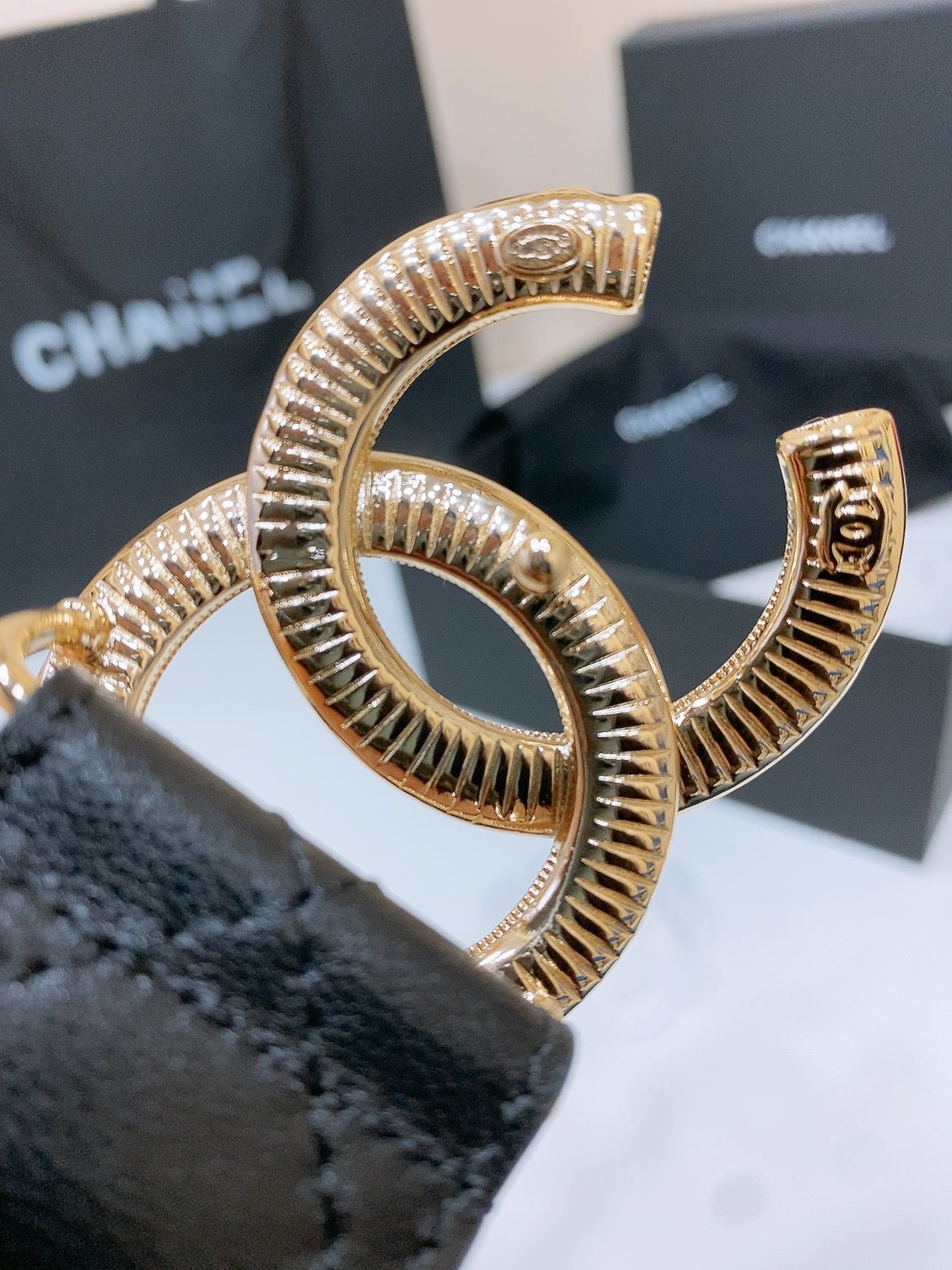 CHANEL DOUBLE C BELT 38MM IN BLACK QUILTED LAMBSKIN WITH BLACK AND BEIGE LEOPARD PRINT BUCKLE