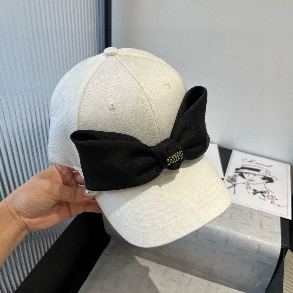 MIU MIU MM BASEBALL CAP IN WHITE FABRIC WITH LARGE BLACK BOW