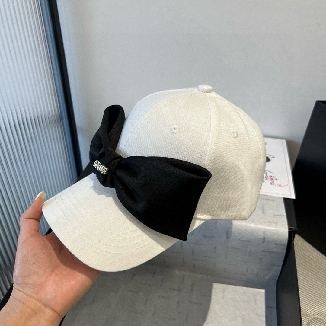 MIU MIU MM BASEBALL CAP IN WHITE FABRIC WITH LARGE BLACK BOW