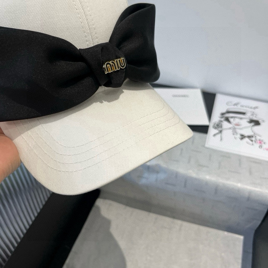 MIU MIU MM BASEBALL CAP IN WHITE FABRIC WITH LARGE BLACK BOW