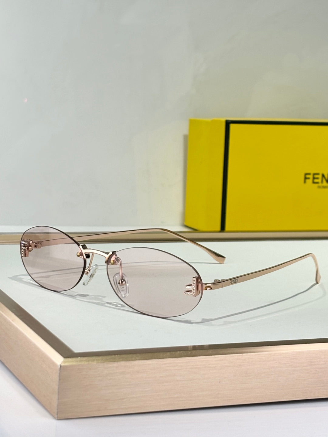 FENDI FIRST CRYSTAL RIMLESS OVAL FRAME SUNGLASSES FE4075US IN METAL