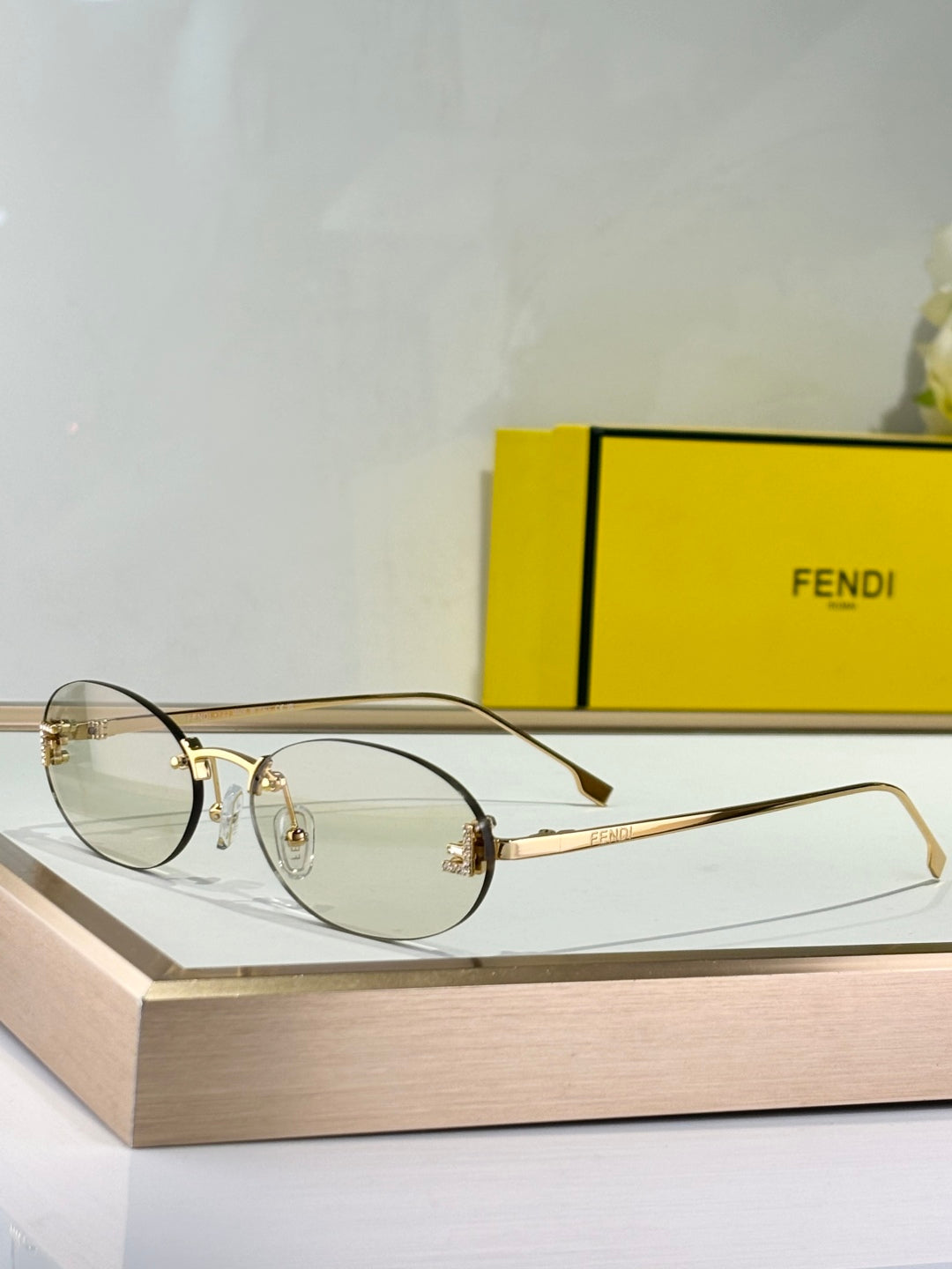FENDI FIRST CRYSTAL RIMLESS OVAL FRAME SUNGLASSES FE4075US IN METAL