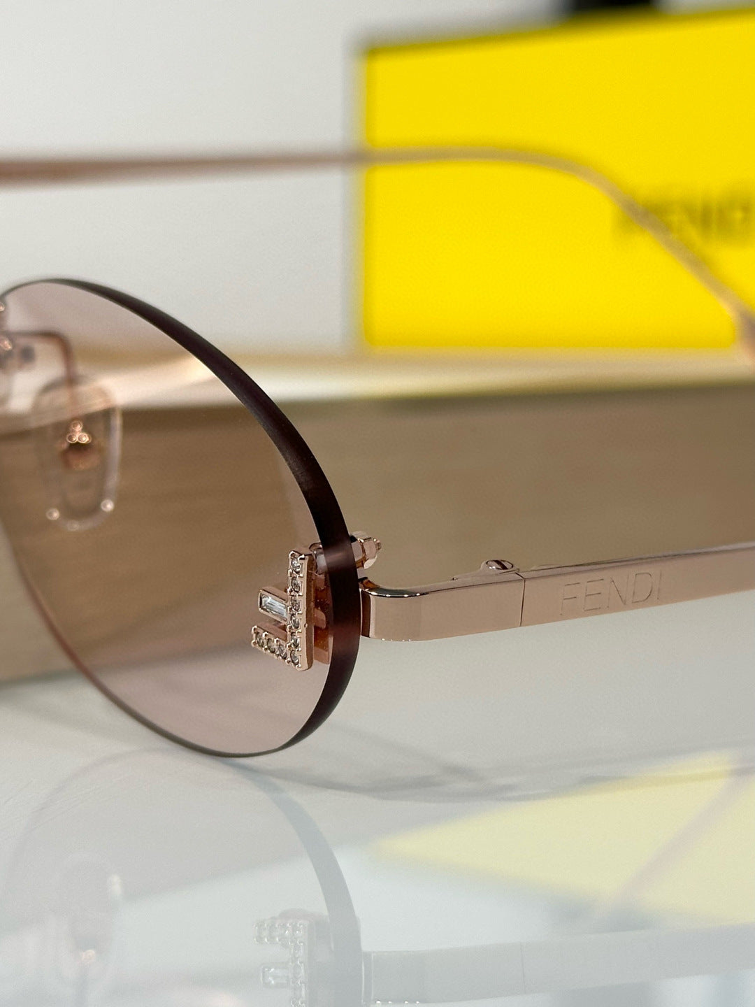 FENDI FIRST CRYSTAL RIMLESS OVAL FRAME SUNGLASSES FE4075US IN METAL