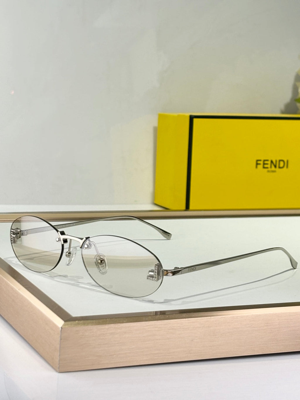 FENDI FIRST CRYSTAL RIMLESS OVAL FRAME SUNGLASSES FE4075US IN METAL