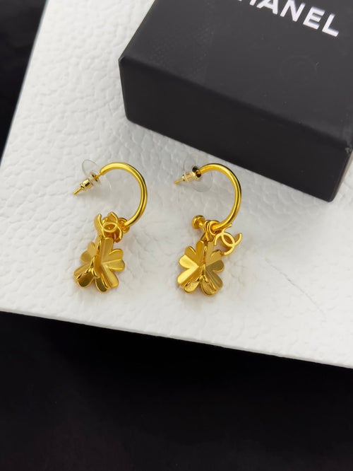 18K  Chanel Flowers Earrings