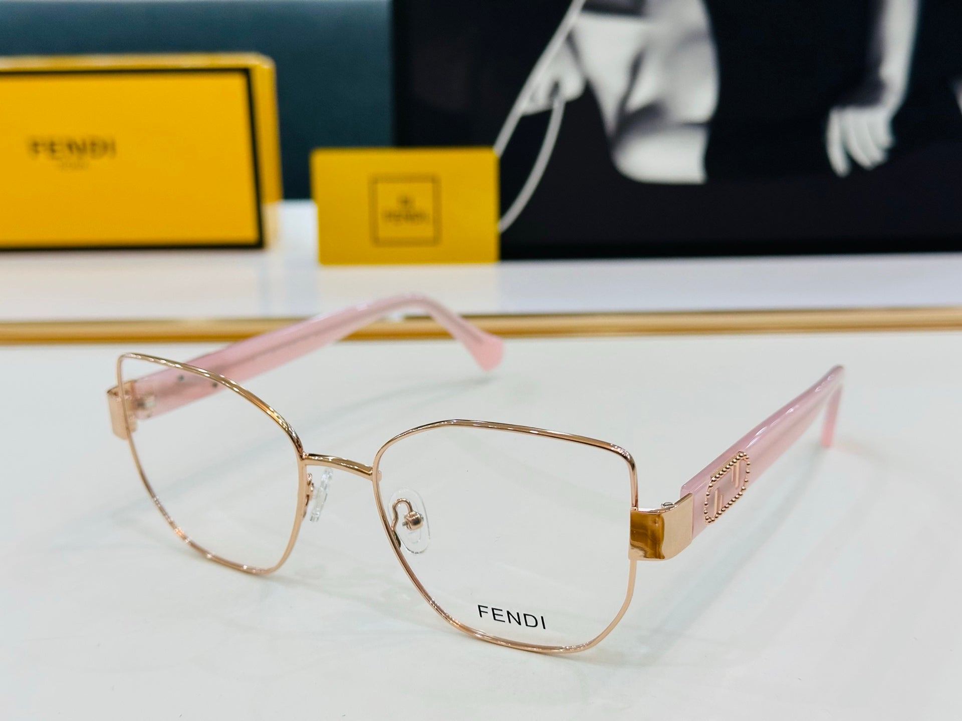 FENDI BAGUETTE SQUARE FRAME SUNGLASSES FE40051 IN METAL