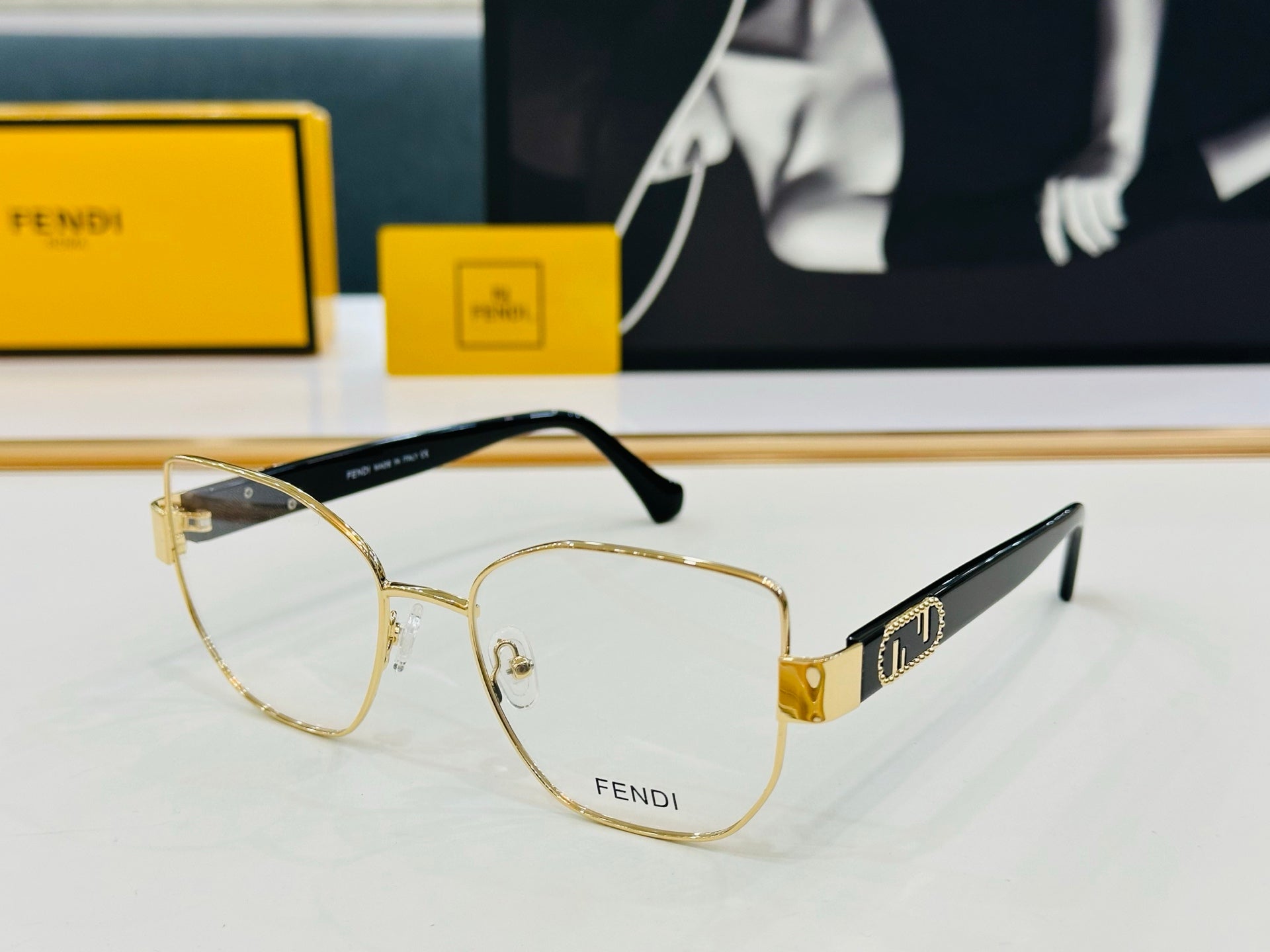FENDI BAGUETTE SQUARE FRAME SUNGLASSES FE40051 IN METAL