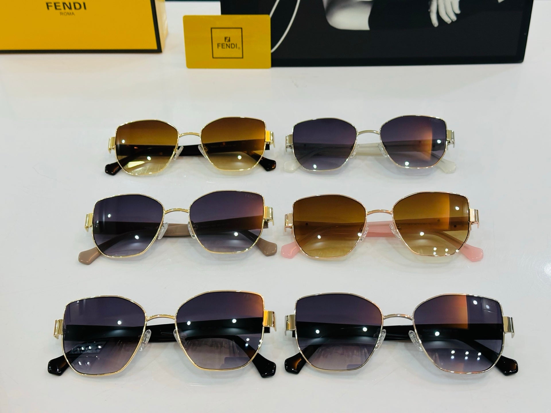 FENDI BAGUETTE SQUARE FRAME SUNGLASSES FE40051 IN METAL
