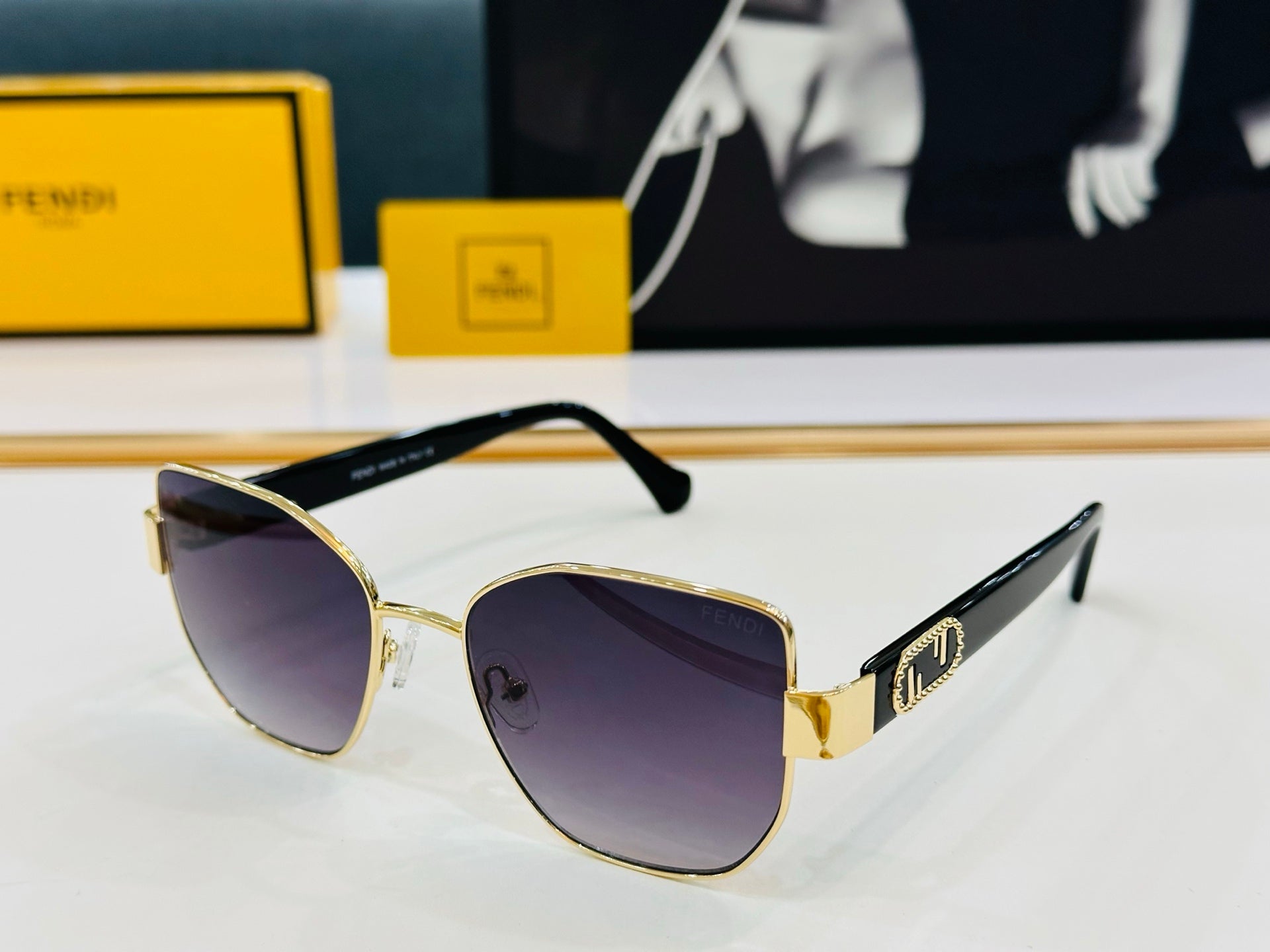 FENDI BAGUETTE SQUARE FRAME SUNGLASSES FE40051 IN METAL