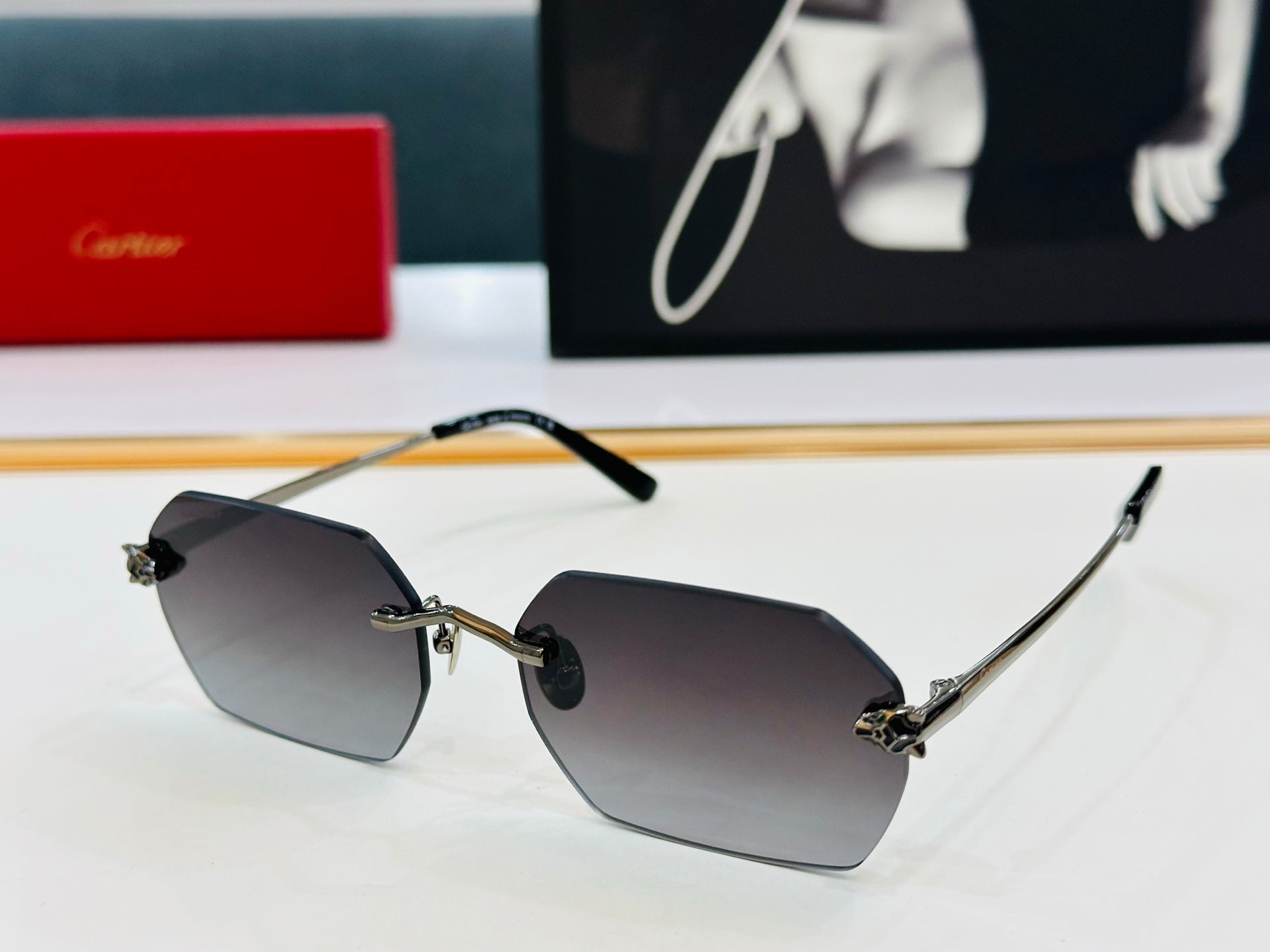 CARTIER PANTHÈRE RIMLESS GEOMETRIC FRAME SUNGLASSES CT0504S IN METAL