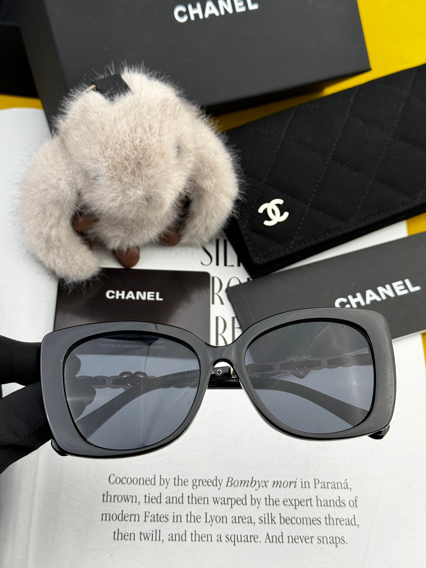 CHANEL SQUARE SUNGLASSES CH25801 IN ACETATE HEART CHAIN METAL