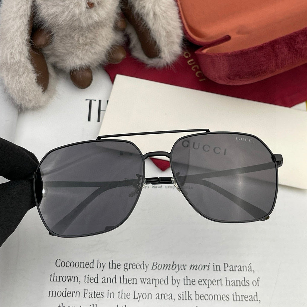 GUCCI SQUARE FRAME SUNGLASSES 0863 IN METAL