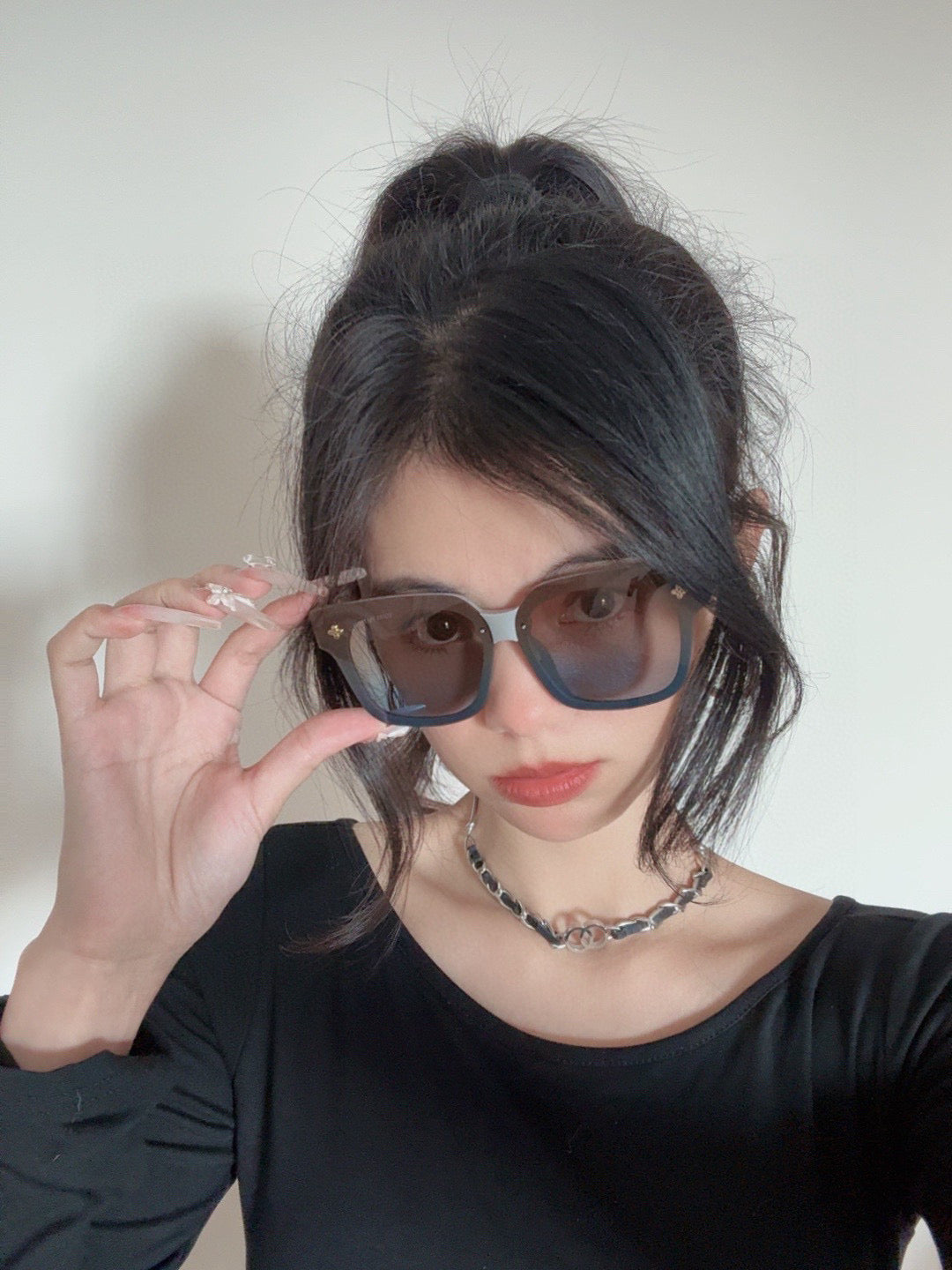 LOUIS VUITTON SQUARE SUNGLASSES L2201 IN LIGHT GREY ACETATE