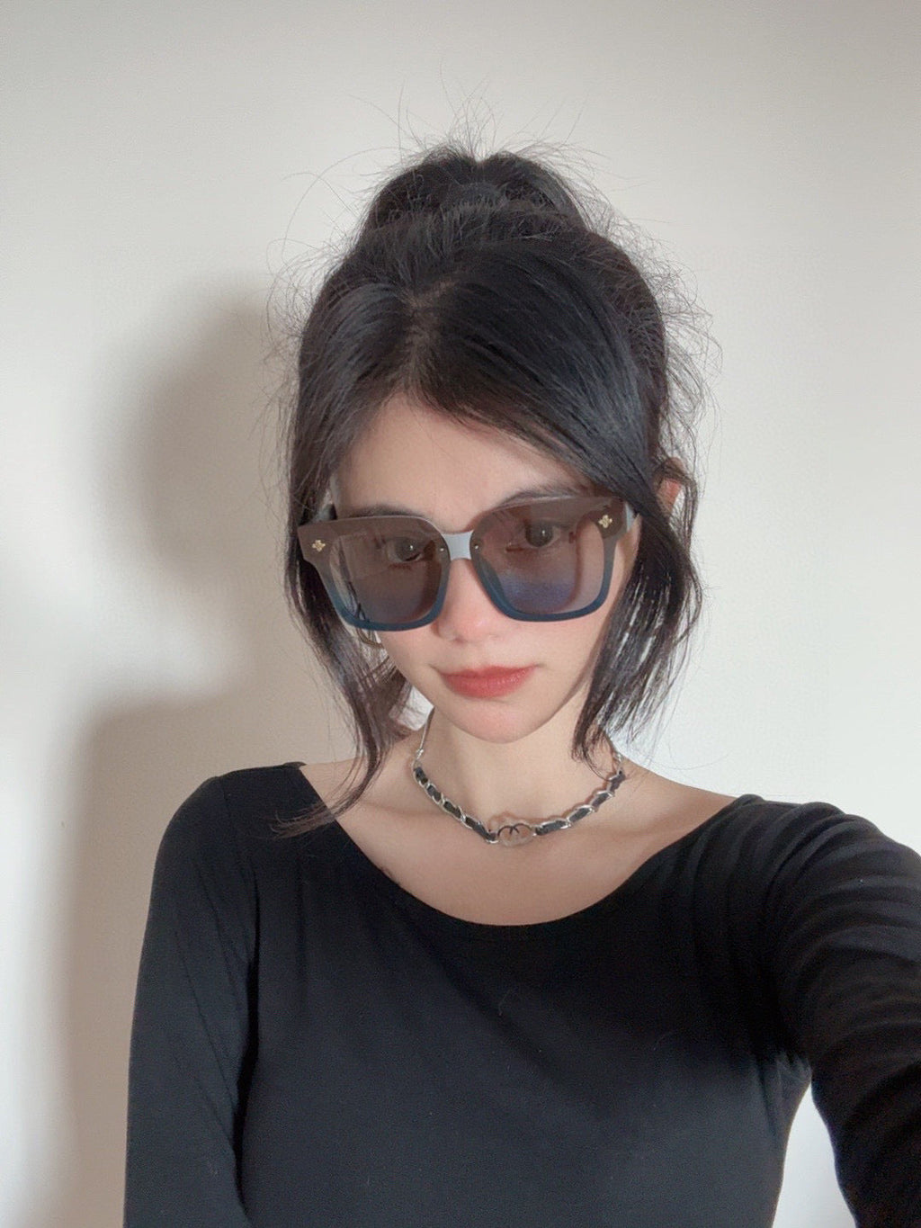 LOUIS VUITTON SQUARE SUNGLASSES L2201 IN LIGHT GREY ACETATE