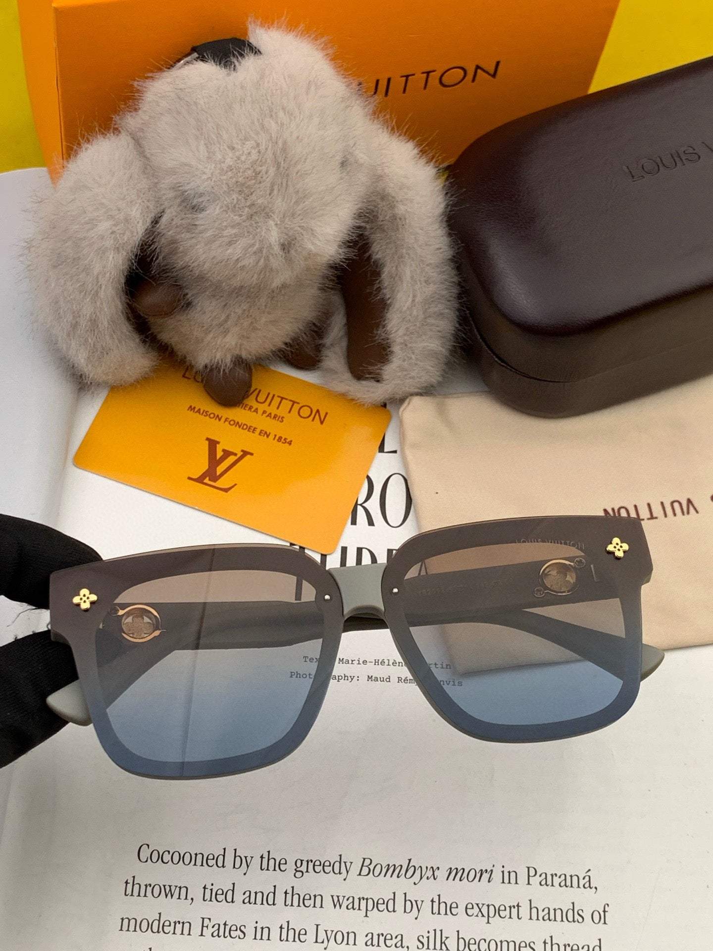 LOUIS VUITTON SQUARE SUNGLASSES L2201 IN LIGHT GREY ACETATE
